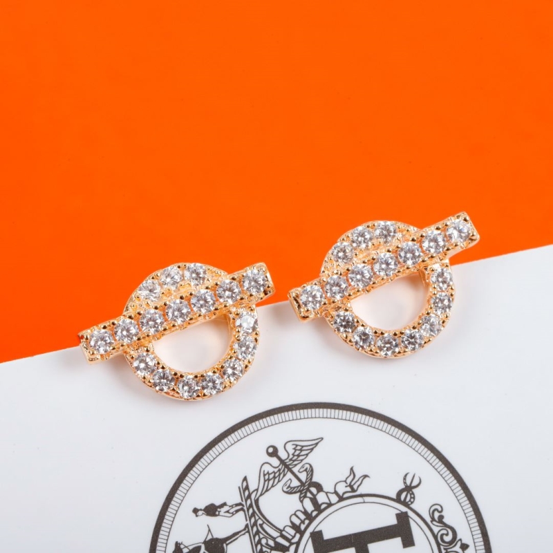 H**me5 earrings